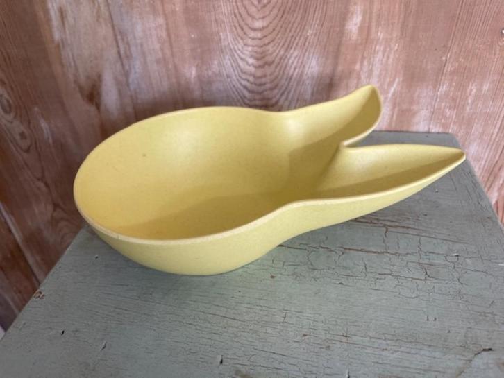 Geel kunststof bakje / schaaltje. Konijn / Haas. Pasen., Huis en Inrichting, Keuken | Servies, Zo goed als nieuw, Schaal of Schalen