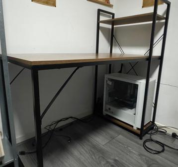 Industrieel bureau beschikbaar voor biedingen
