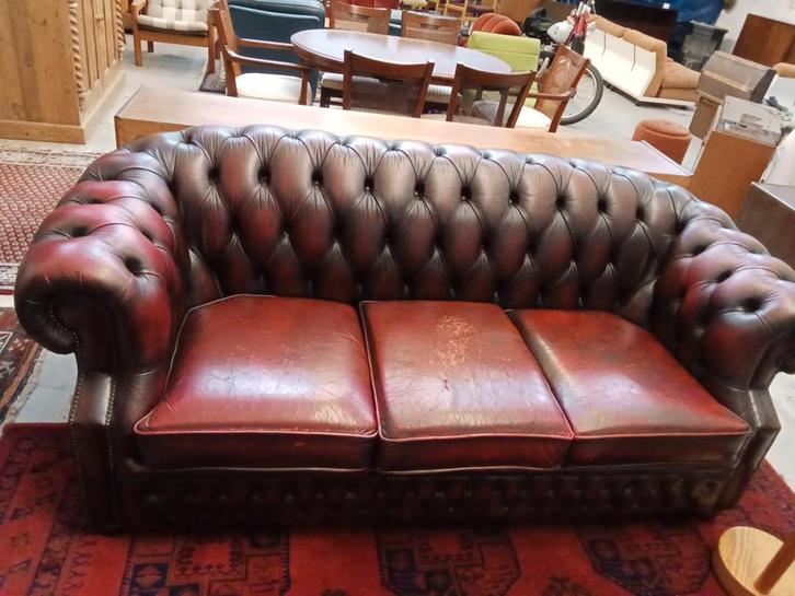 Klassieke Chesterfield bank - Leer, Huis en Inrichting, Banken | Bankstellen, Ophalen of Verzenden