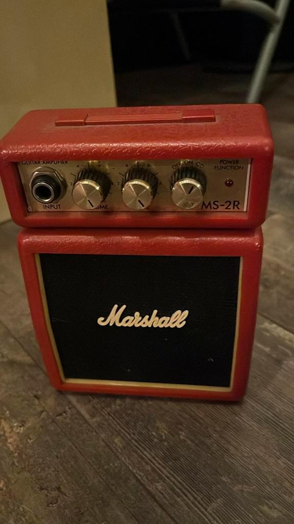 Draagbare Marshall gitaarversterker, op 9 Volt batterij., Muziek en Instrumenten, Versterkers | Bas en Gitaar, Zo goed als nieuw