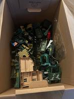 Verhuisdoos vol soldaatjes, voertuigen en gebouwen, Ophalen of Verzenden, Gebruikt
