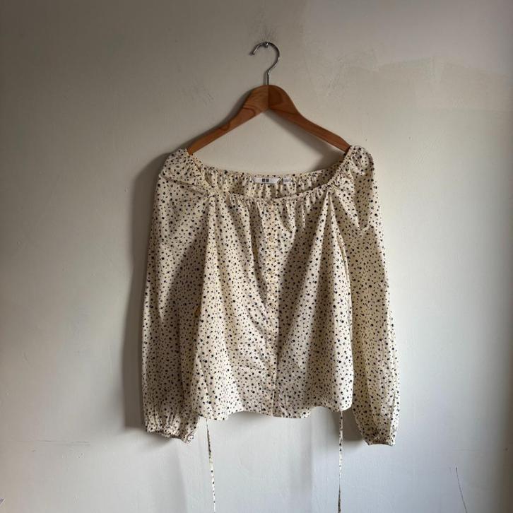 Crèmekleurige Uniqlo blouse met bloemenprint, maat L, Kleding | Dames, Blouses en Tunieken, Zo goed als nieuw, Maat 42/44 (L)