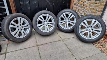 4 winterbanden met lichtmet. velgen voor Mercedes C klasse, beschikbaar voor biedingen