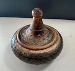 Zeer fraaie Oosterse voorraadpot met houtsnijwerk en beslag, Huis en Inrichting, Gebruikt, Schaal, Rond, Ophalen of Verzenden