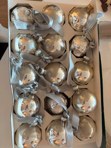 Kerstballen zilverkleurig 15 stuks beschikbaar voor biedingen