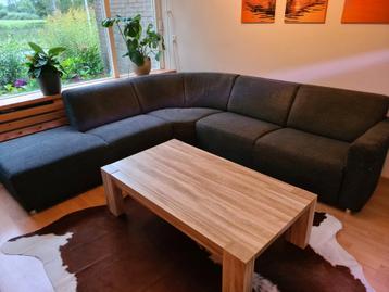Mooie ruime salontafel 140x80 beschikbaar voor biedingen