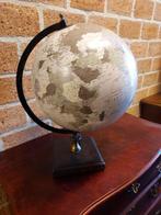 Antiekstijl globe op houten voet., Verzenden