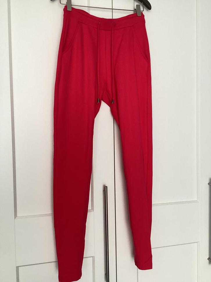 Norah nieuwe hard roze broek maat 34, Kleding | Dames, Broeken en Pantalons, Nieuw, Maat 34 (XS) of kleiner, Roze, Lang, Ophalen of Verzenden