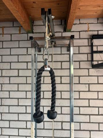 Latpull Station wandmontage met accessoires beschikbaar voor biedingen