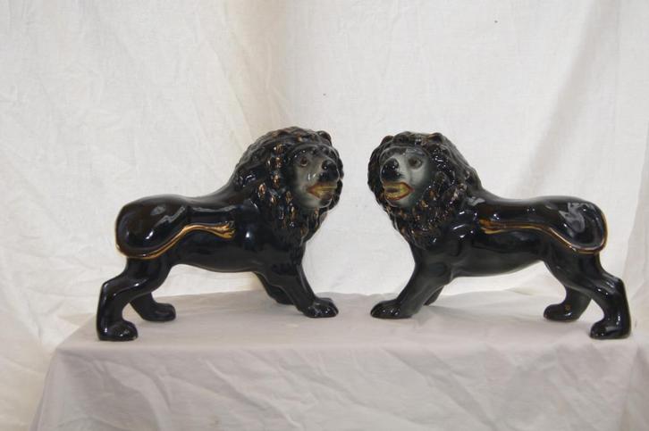 Leeuwen ( Victoriaans Stafford Engeland, Antiek en Kunst, Kunst | Beelden en Houtsnijwerken, Ophalen of Verzenden