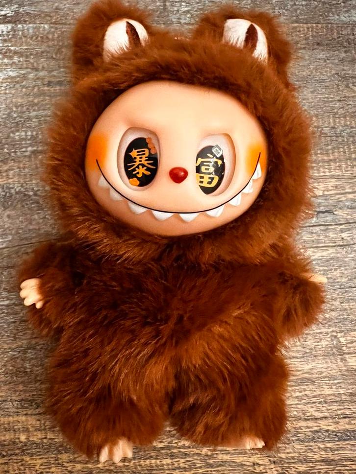 Mooie bruine labubu met fluffy vacht bijna gratis, Verzamelen, Sleutelhangers, Zo goed als nieuw, Ophalen