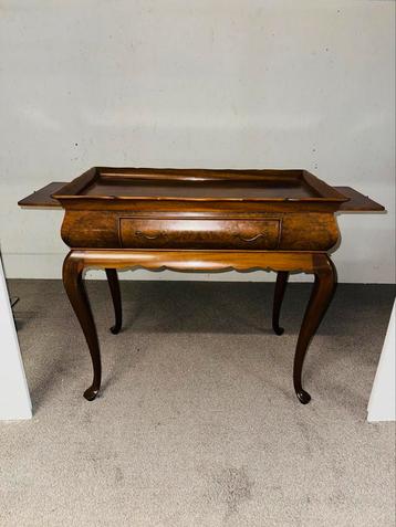 Antieke Engelse theetafel wortelnotenhout beschikbaar voor biedingen