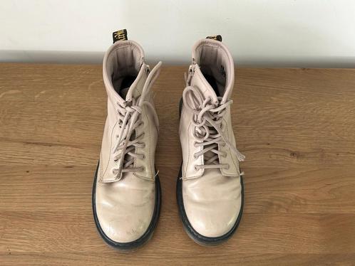 Mooie Dr.Martens enkellaarzen, Maat 36, Beige, Zgan!, Kinderen en Baby's, Kinderkleding | Schoenen en Sokken, Gebruikt, Schoenen