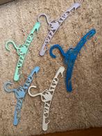 31 kinderkleding hangers, Ophalen of Verzenden, Zo goed als nieuw, Hout, Kinderen