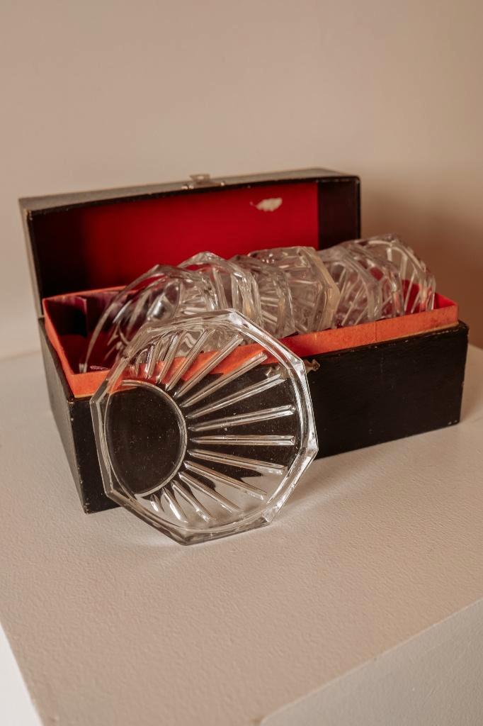 Vintage glazen onderzetters in bijbehorende doos, Huis en Inrichting, Woonaccessoires | Onderzetters, Glas of Kopje, Ophalen