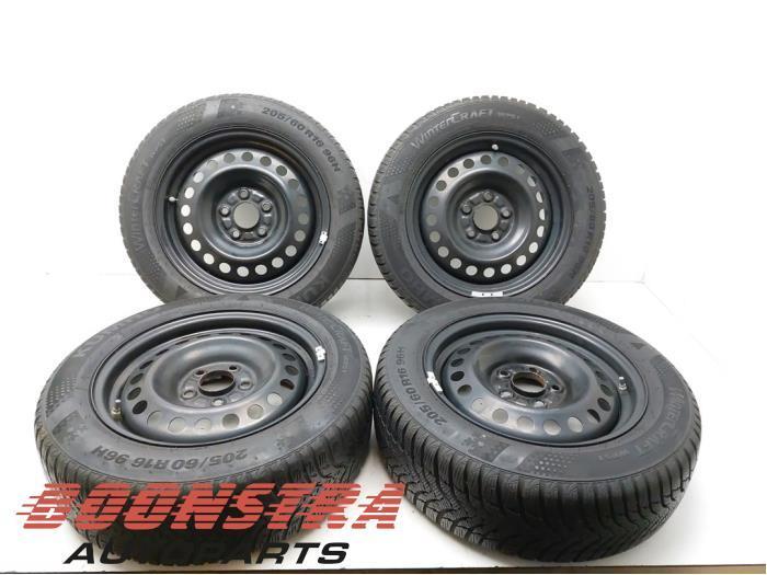 Velgen set + winterbanden van een Diversen, Auto-onderdelen, Banden en Velgen, Gebruikt, 3 maanden garantie, Ophalen of Verzenden