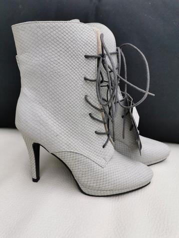 New Yorker laarsjes mt. 39 beschikbaar voor biedingen