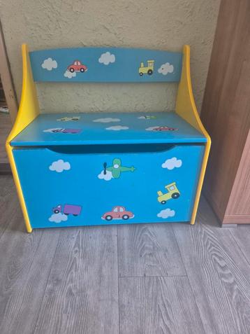 Leuke speelgoedkist/bank beschikbaar voor biedingen