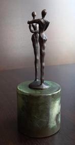 Corry Ammerlaan beeldje twee figuren
op marmeren sokkel, Ophalen of Verzenden, Brons