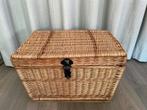 Grote mand met deksel en sluiting, Huis en Inrichting, Woonaccessoires | Schalen en Manden, Ophalen, Mand, Zo goed als nieuw, Riet