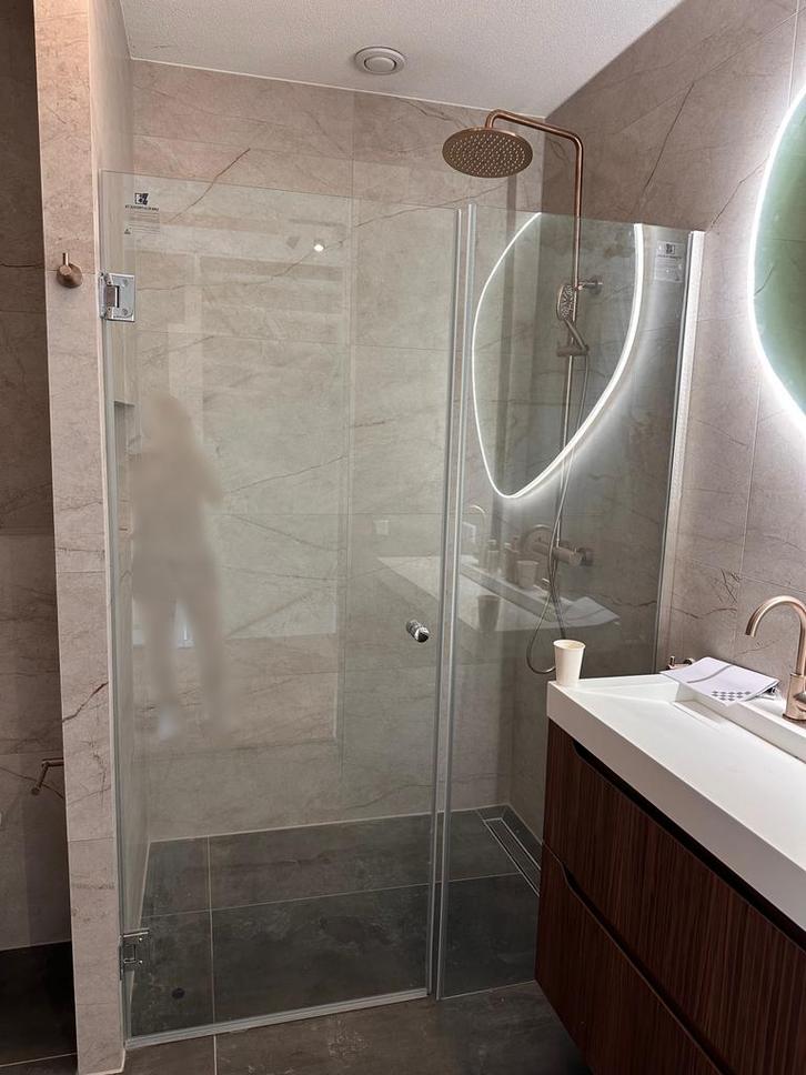 Douche deur, Huis en Inrichting, Badkamer | Complete badkamers, Zo goed als nieuw, Met douche, Ophalen