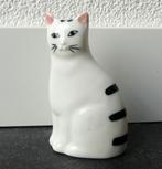 Vintage poezenbeeldje zittende poes kat wit porselein, Verzamelen, Beelden en Beeldjes, Gebruikt, Ophalen of Verzenden, Dier