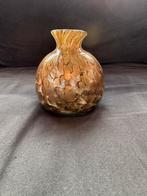 Mooi Fidrio glazen bolvaasje met nek - bruin / goud / koper, Huis en Inrichting, Woonaccessoires | Vazen, Overige kleuren, Ophalen of Verzenden