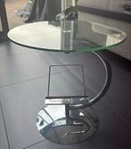Vintage bijzettafel met tijdschriftrek van Kokoon design, Minder dan 55 cm, Gebruikt, Metaal of Aluminium, Rond