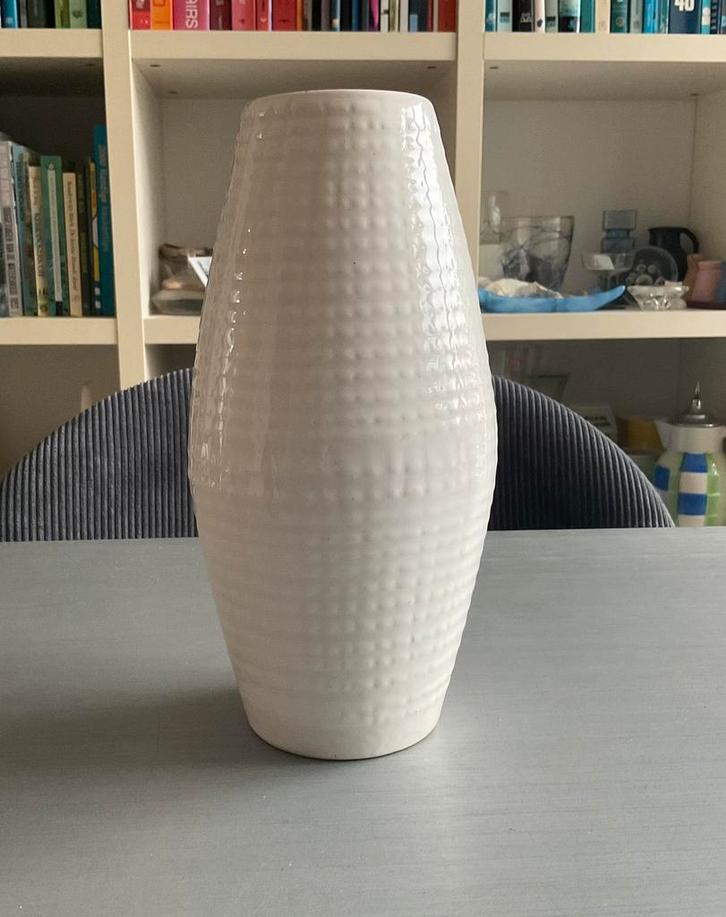 Scheurich West-Germany 248 22 witte vaas met reliëf patroon, Antiek en Kunst, Antiek | Keramiek en Aardewerk, Ophalen of Verzenden