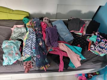 Groot pakket meidenkleding maat 146-152 beschikbaar voor biedingen