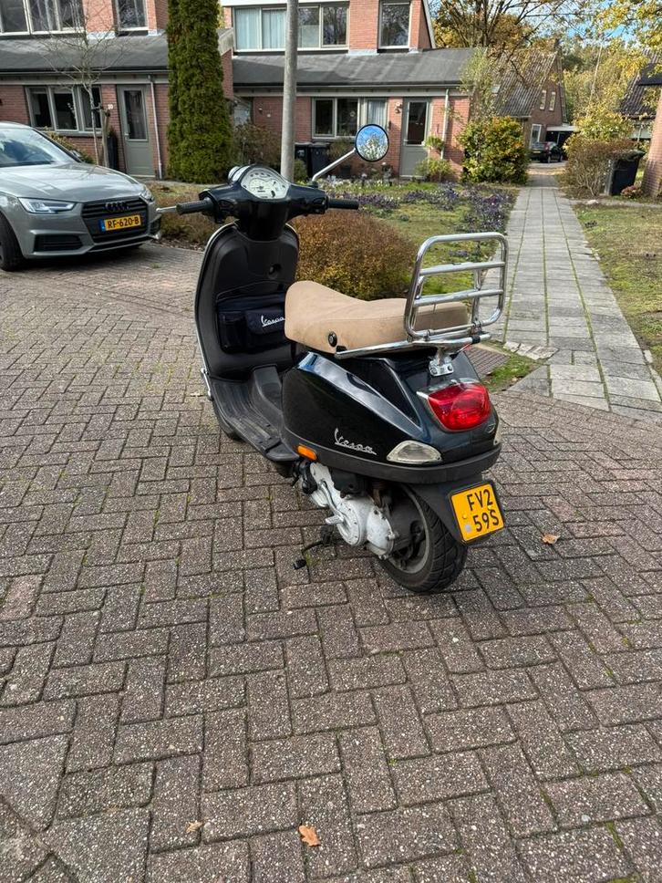 Vespa LX 50, Fietsen en Brommers, Snorfietsen en Snorscooters, Zo goed als nieuw, Vespa, Benzine, Ophalen
