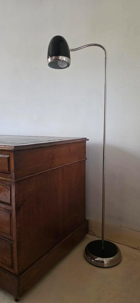 Vintage Vloerlamp Harley Zwart Chrome 1-Lichts, Huis en Inrichting, Lampen | Vloerlampen, Nieuw, 150 tot 200 cm, Metaal, Ophalen