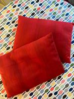 2 Jaren 70 Retro Kussens | rood met roze | 40x30cm, Huis en Inrichting, Woonaccessoires | Kussens, Ophalen of Verzenden, Zo goed als nieuw