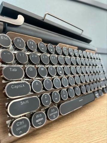 Retro keyboard beschikbaar voor biedingen