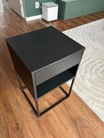 Vikhammer nachtkastje zwart - Gebruikt, Huis en Inrichting, Slaapkamer | Nachtkastjes, Ophalen, Gebruikt, Minder dan 45 cm, Metaal of Aluminium