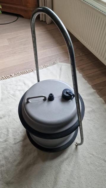 Waterton rolton jerrycan beschikbaar voor biedingen
