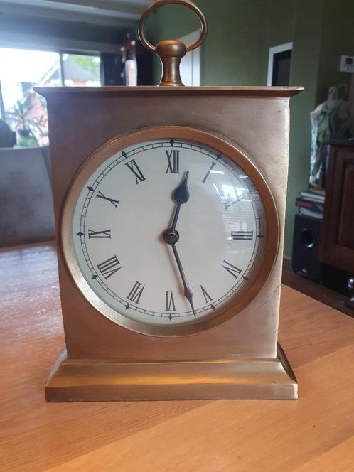 Retro / Vintage tafelklokje, Huis en Inrichting, Woonaccessoires | Klokken, Gebruikt, Wekker of Tafelklok, Analoog, Ophalen of Verzenden
