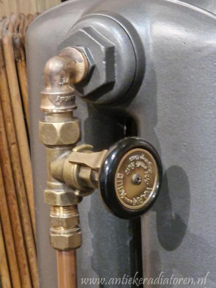 Radiatorkraan gietijzeren radiatoren, Doe-het-zelf en Verbouw, Verwarming en Radiatoren, Nieuw, Radiator, 800 watt of meer, Minder dan 30 cm