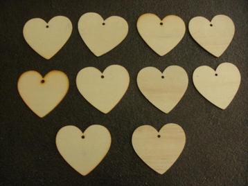 0526- 2 - 10x HARTJES HANGERS BLANK HOUT, knutselen, deco beschikbaar voor biedingen