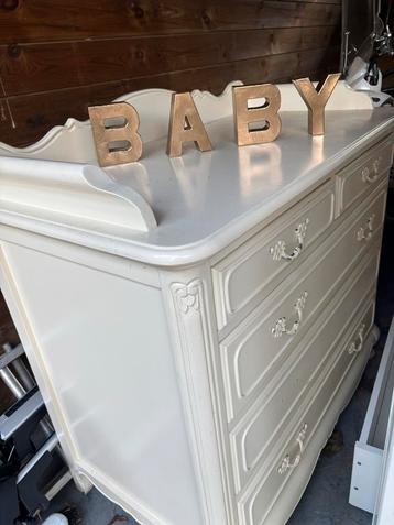 Brocante Commode - Babykamer/Woonkamer beschikbaar voor biedingen