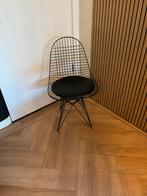 Draad stoel zwart (replica vitra eames) met diverse kussens, Huis en Inrichting, Stoelen, Ophalen, Zwart, Zo goed als nieuw, Metaal