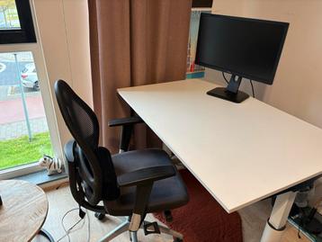 Thuiskantoor Set: Tafel, Stoel & Monitor - Stevig & Comforta beschikbaar voor biedingen