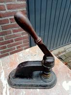 Antieke zegelpers met houten handvat, Antiek en Kunst, Antiek | Gereedschap en Instrumenten, Ophalen of Verzenden
