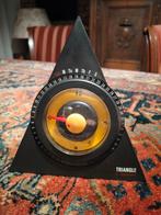 Triangle Marksman Piramide Klok, Huis en Inrichting, Woonaccessoires | Klokken, Ophalen, Zo goed als nieuw, Analoog, Wekker of Tafelklok
