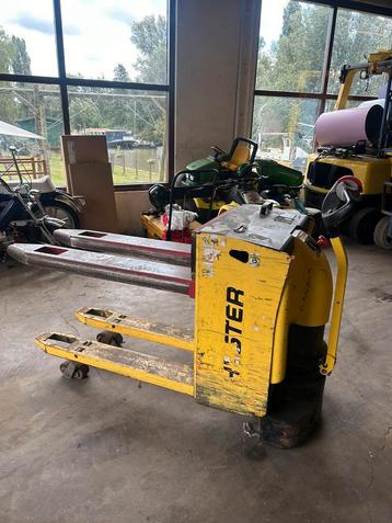 Zeer nette pompwagen/stapelaar 2 ton Hyster beschikbaar voor biedingen