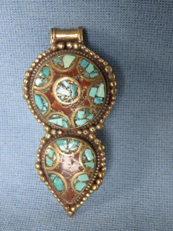 Hanger met turquoise en koraal ‘ 20e eeuw beschikbaar voor biedingen