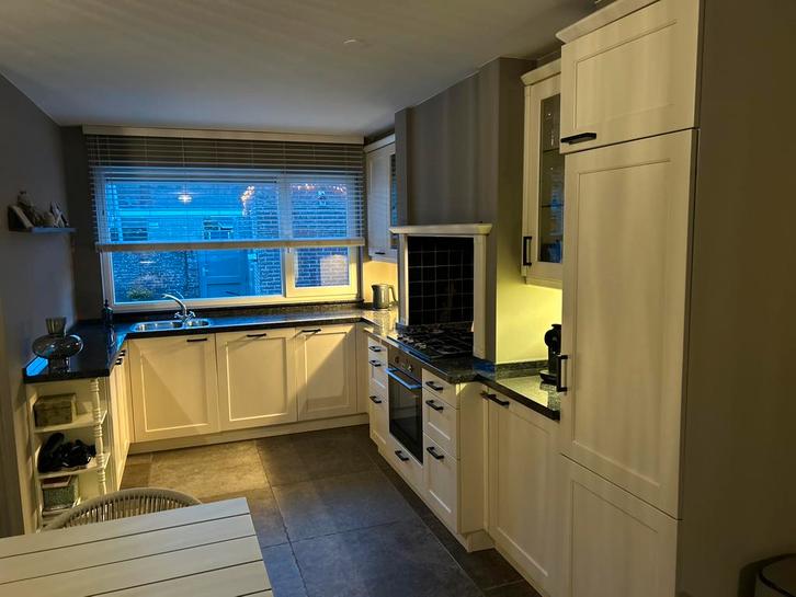 Keuken te koop, Huis en Inrichting, Keuken | Complete keukens, Gebruikt, Hoekkeuken, Overige kleuren, Overige materialen, Ophalen