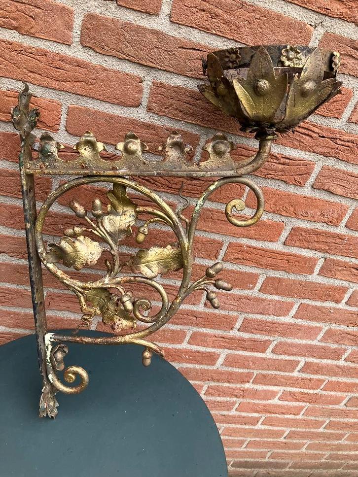 Groot oud siersmeedwerk voor bevestiging aan een muur., Antiek en Kunst, Antiek | Overige Antiek, Ophalen of Verzenden