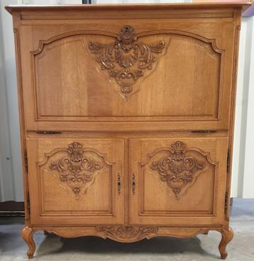 Queen Ann Stijl buffetkast. Het kan geleverd worden. beschikbaar voor biedingen