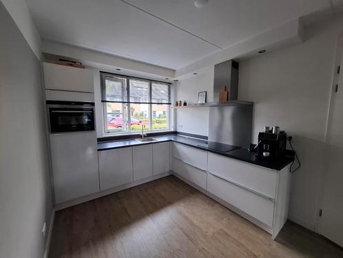 Complete L- vormige keuken met Siemens apparatuur., Huis en Inrichting, Keuken | Complete keukens, Gebruikt, Hoekkeuken, Wit, Kunststof